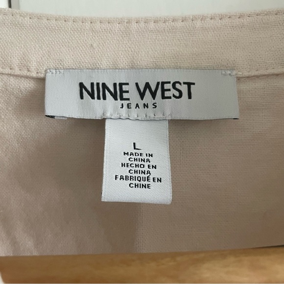 $10 SALE Cream Button Down Shirt Nine West V-Neck Women’s Collarless Top - Picture 3 of 4